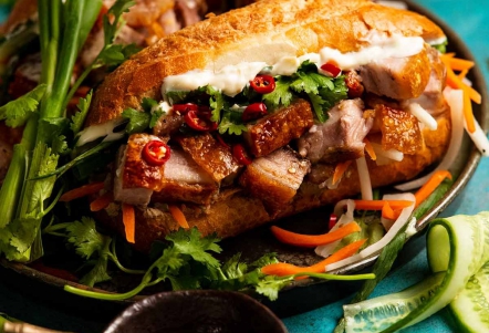 Bánh mì heo quay V.Lu