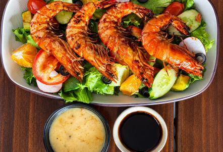 Salad rau củ tôm nướng sa tế